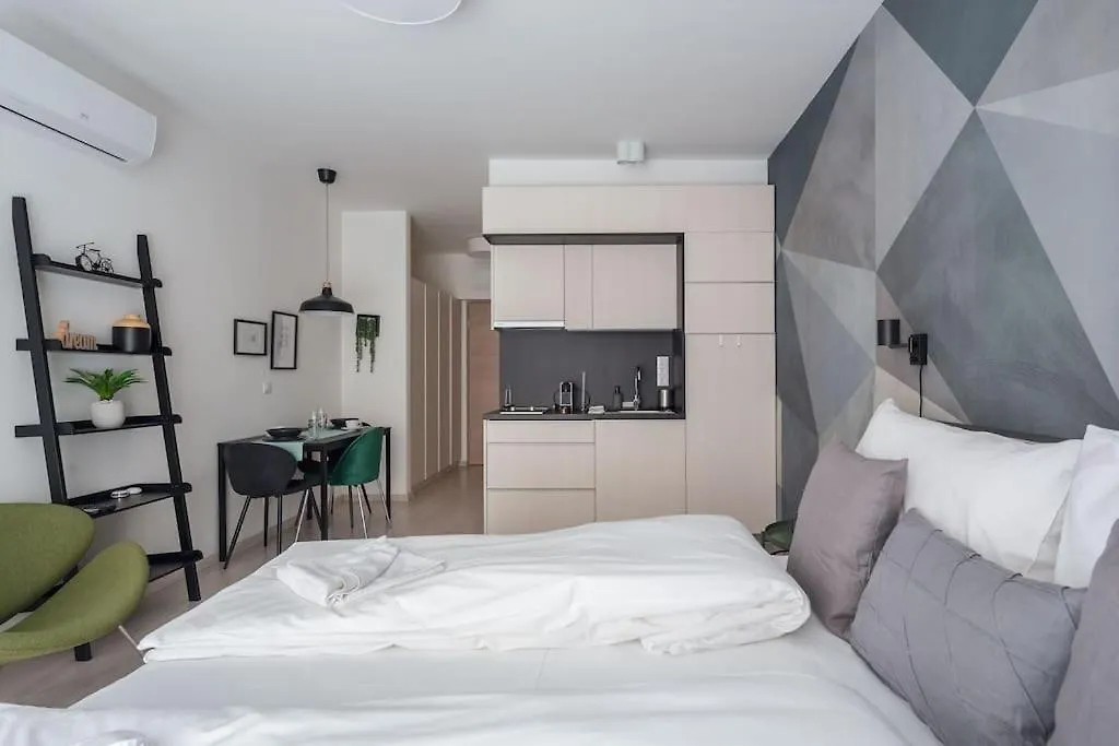 Intimate Ground-Floor Hideaway - 011 Apartment Budapest Hungary