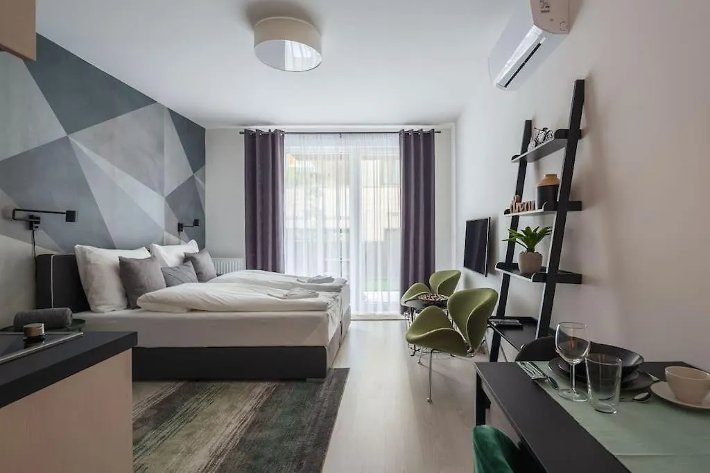 Intimate Ground-Floor Hideaway - 011 Apartment Budapest